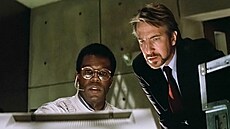Clarence Gilyard Jr. a Alan Rickman ve filmu Smrtonosná past
