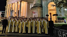 Na �ty�icet chlapc� Boni pueri za �ízení dirigenta Marka �tilce zpívalo ve...