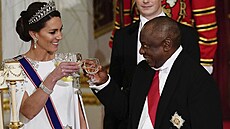 Princezna Kate a jihoafrický prezident Cyril Ramaphosa na banketu v...