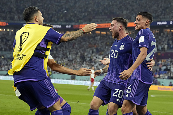 Argentiská radost z gólu Alexise Mac Allistera proti Polsku.