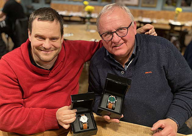 Aukce hodinek Pilsner Urquell pro Centrum Paraple jde do finále
