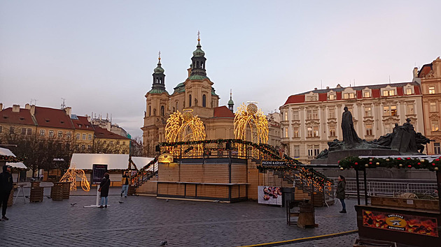 <p>Ráno na vánočním trhu v centru Prahy</p>