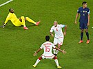 Vahbí Chazrí z Tuniska slaví gól proti Francii.