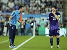 Argentinský trenér Lionel Scaloni diskutuje s Lionelem Messim.