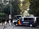 panltí policisté u ukrajinské ambasády v Madridu, kde vybuchla zásilka (30....