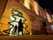 Vánoční výzdoba v obchodním centru Zlaté jablko ve Zlíně. (2022)