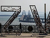 Symbolická písmena „Z“ a „V“ reprezentující ruské ozbrojené síly na Ukrajině...