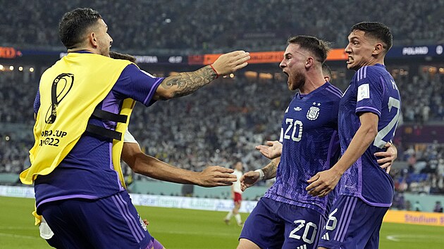 Argentisk� radost z g�lu Alexise Mac Allistera proti Polsku.