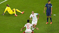 Vahbí Chazrí z Tuniska slaví gól proti Francii.
