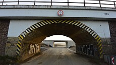 Za Svitavami ve směru na Brno budou řidiči nově projíždět pod dvěma mosty....