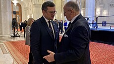 Setkání ministr zahranií NATO v Bukureti. Dmytro Kuleba (vpravo) a polský...