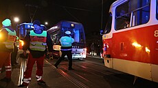 Tramvajový provoz v centru Prahy výrazně komplikuje stržená trolej na Palackého...