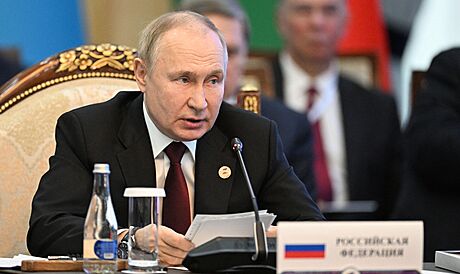Ruský prezident Vladimir Putin na konferenci v Bikeku (9. prosince 2022)