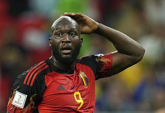 Belgian Romelu Lukaku se drí za hlavu po nepromnné anci.