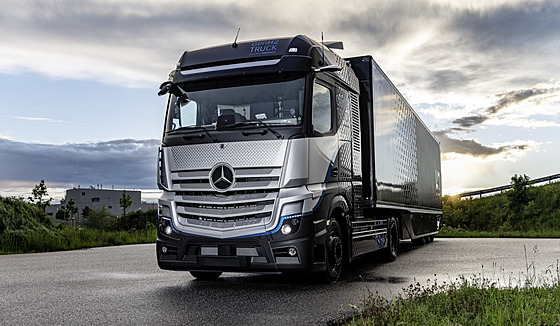 Daimler Truck testuje prototyp tahae Mercedes-Benz GenH2Truck s palivovými...