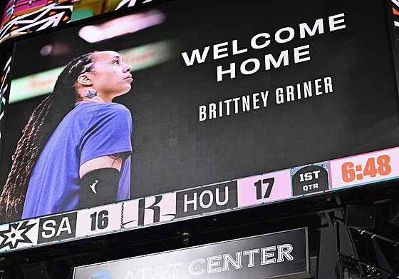 8. prosinec 2022: NBA vítá zpátky ve Spojených státech osvobozenou Brittney...