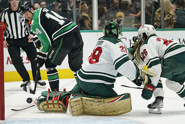 Dallas bude ve Stanley Cupu bez kapitána. Benn dostal trest za krosček