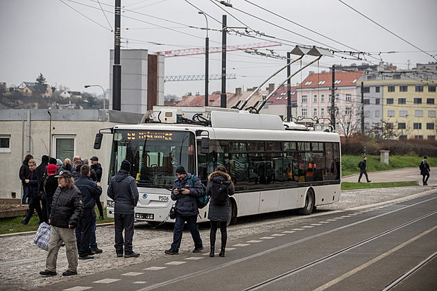 Praha protáhla trolejbusy až k hranici města, pojedou z Palmovky do Miškovic