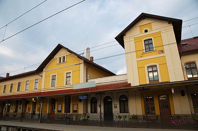 Kdo to čte, je vůl, stálo v jízdním řádu. Správa železnic hledá viníka