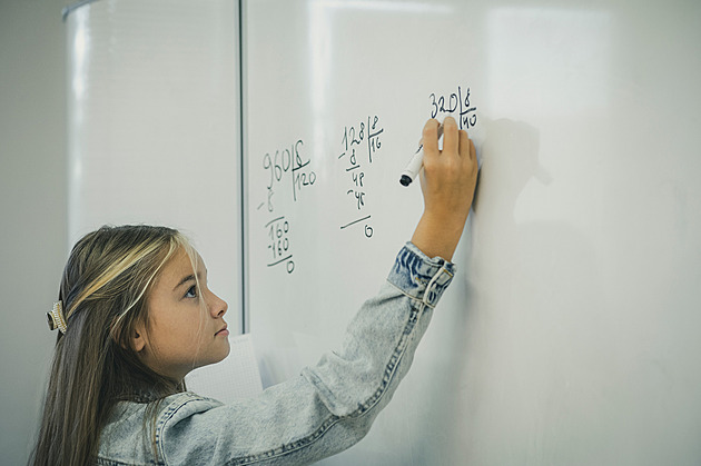 Školákům dělá matematika nadále problém, covid znalosti dětí nepoznamenal