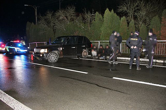 Převaděče prchajícího s uprchlíky přes hranice stopl až zastavovací pás