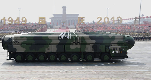 Čína už má více raket s jadernými hlavicemi než USA, odhaluje dokument