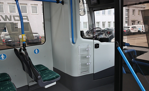 Cestující dal řidiči autobusu ránu pěstí, rozčilovala ho pomalá jízda