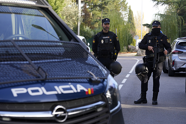 Španělé našli tři zásilky pro ukrajinské konzuláty se zvířecíma očima