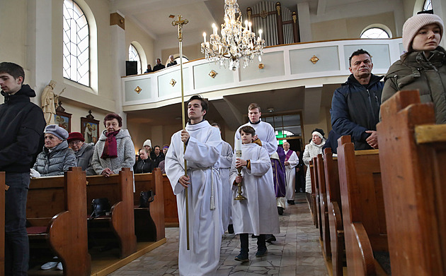 V Bašce truchlí za zavražděného mladíka, biskup vedl kající obřad