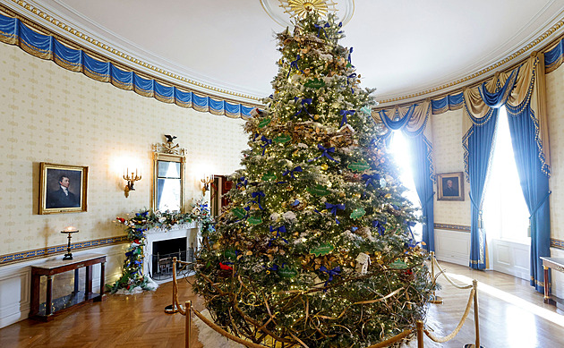 Kolem Bidenovy vánoční výzdoby kolují fámy, lidé nařkli Bílý dům ze satanismu