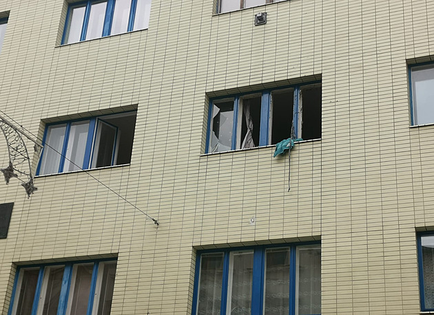 V bytovém domě na Přerovsku vybuchl plyn. Muže s popáleninami odvezl vrtulník