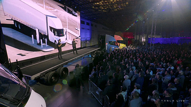 Musk je opět v čele světových miliardářů. Vydělal na květnovém úspěchu Tesly