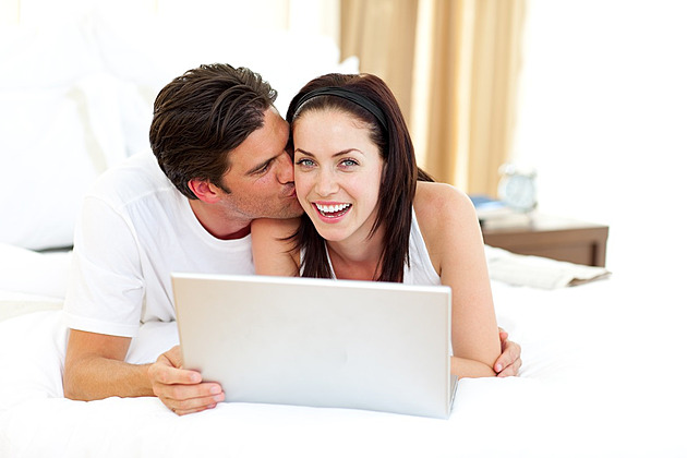 Vyřešit nákup, najít si partnera. Online je obojí někdy snazší