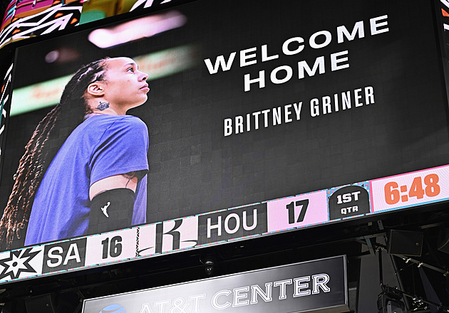 Návrat k basketu po ruském žaláři. Grinerová podepsala ve WNBA novou smlouvu