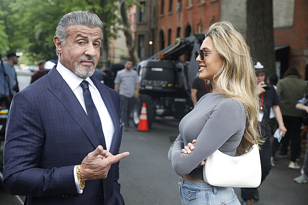 Není mrtvý, jen si dal pauzu. Stallone překvapil rolí zaostalého mafiána