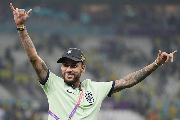 Neymar dohnal legendárního Pelého. Fandil jsem Ti každý den, gratuloval fenomén