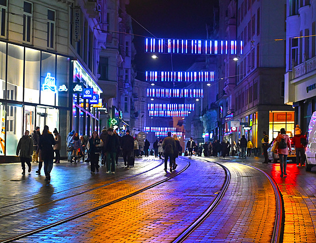 Girlandy nevydržely ani měsíc, slavnostní osvětlení kvůli poruchám zhaslo