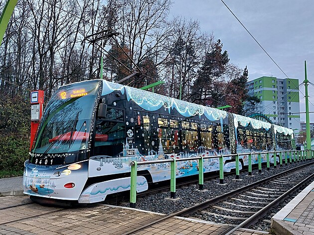 <p>Na Barrandov dnes jezdí vánoční tramvaj na lince 12.</p>