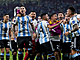 Fotbalisté Argentiny se radují z výhry nad Austrálií a postupu do čtvrtfinále...