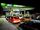 Cenový strop na pohonné hmoty v Maarsku zpsobil nedostatek paliv (5. prosince...