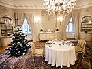 Vánočně vyzdobené prostory zámku v Lánech v prosinci 2022. Modrá jídelna. 