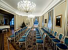 Vánočně vyzdobené prostory zámku v Lánech v prosinci 2022. Hudební salon.