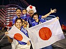 Japontí fanouci ped utkáním se panlskem.