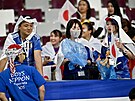 Japontí fanouci ped zápasem se panlskem.