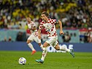 Kapitán Chorvatska Luka Modri vyváí mí ve tvrtfinálovém klání mistrovství...
