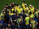 Porada brazilských fotbalist ped startem prodlouení s Chorvatskem.