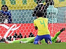 Zklamaný Brazilec Marquinhos kleí po nepromnné penalt proti Chorvatsku ve...