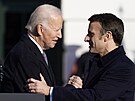 Joe Biden vítá Emmanuela Macrona pi slavnostním píjezdu do Bílého domu. (1....
