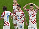 Fotbalisté Chorvatska se radují z gólu Ivana Periie (vpravo) proti Japonsku v...