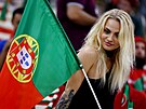 Portugalská fanynka ped startem osmifinále proti výcarsku